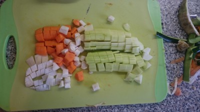 Vychozi suroviny mrkev celer pertzel cuketa oloupat a nakrajet
