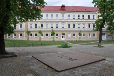 Hustopeče-Masarykovo-náměstí-památník-TGM2015.jpg